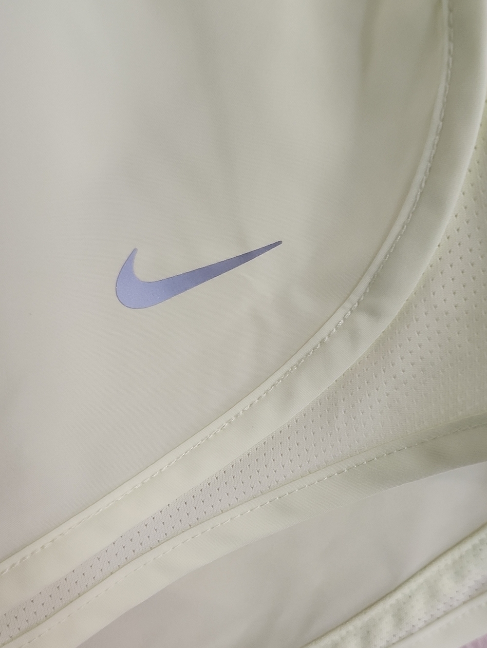 Nike Women's Light Yellow Running Shorts/Size Large - Picture 2 of 6